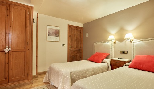 Habitación básica con 2 camas individuales, balcón (Exterior)