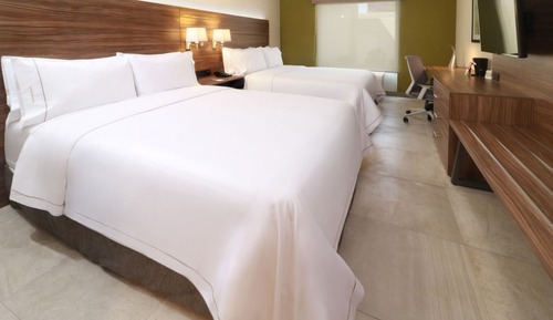 Habitación estándar, 2 camas de matrimonio (Central Building)