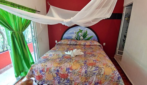 Habitación estándar, 1 cama de matrimonio grande, vistas parciales al mar