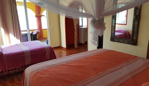Habitación, varias camas, vistas al mar