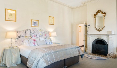 Habitación (The White Room)
