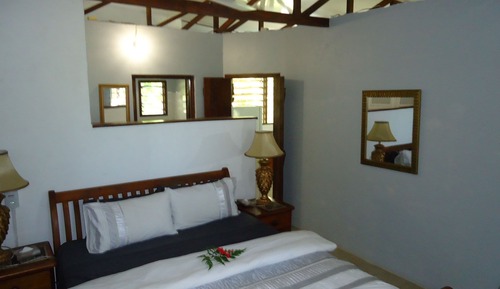 Villa tradicional, 1 cama de matrimonio grande, cocina, vistas a la laguna