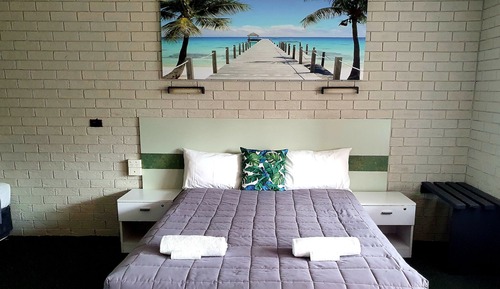 Twin Room (1 x Queen and 1 x Single Bed)