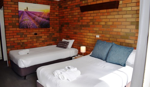 Habitación estándar con 1 cama doble o 2 individuales, no fumadores (Double and Single room)