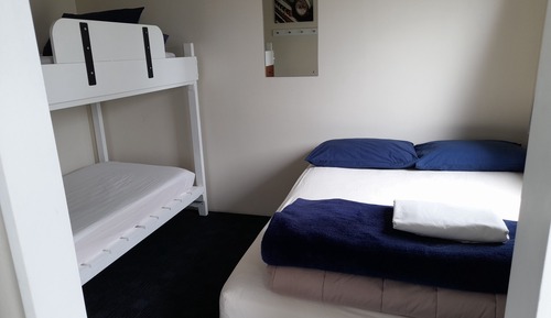 Cabaña familiar, baño compartido (Kitchen, 5 pax)