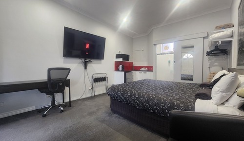 Habitación superior, 1 cama de matrimonio grande, cocina básica