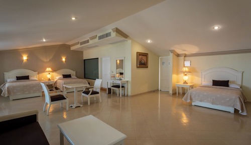 Master Suite Familiar, 6 Personas
