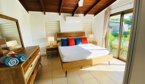 Estudio de lujo, 1 habitación, cocina básica, junto a la playa
