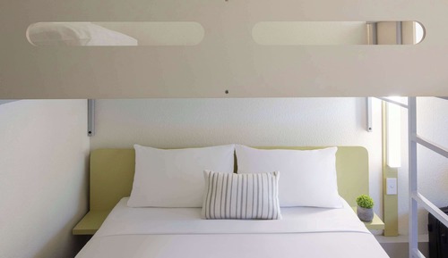 Habitación, varias camas
