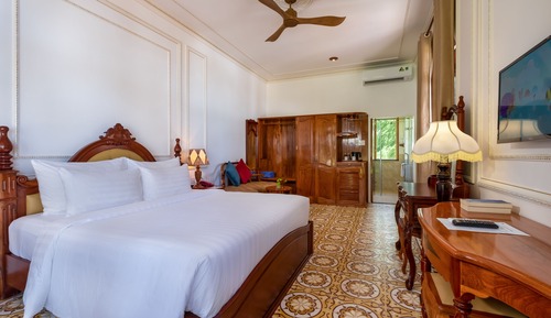 Habitación, balcón, frente a la playa