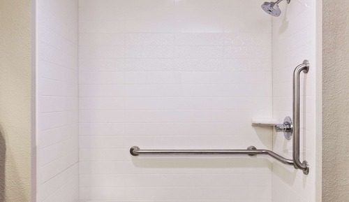 Habitación, 1 cama de matrimonio grande, accesible para personas con discapacidad (Roll-In Shower)