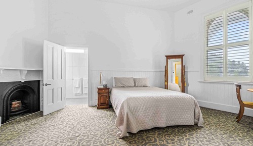Queen Room, Ensuite