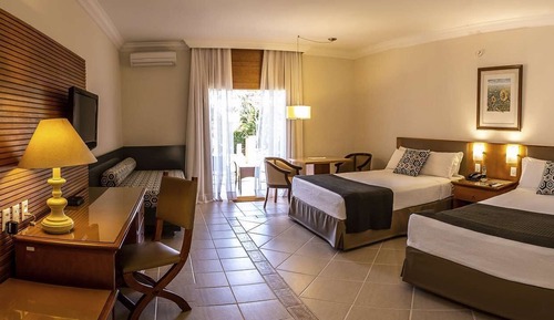 Super Luxo 2 Camas Casal + 1 Cama Soltei