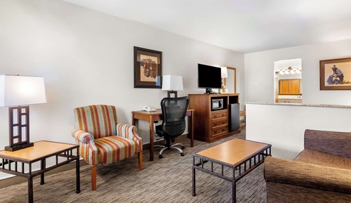 Suite, 1 cama de matrimonio grande, no fumadores, frigorífico y microondas (with Single Sofabed)