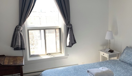 Habitación económica doble, 1 cama de matrimonio, no fumadores, baño compartido