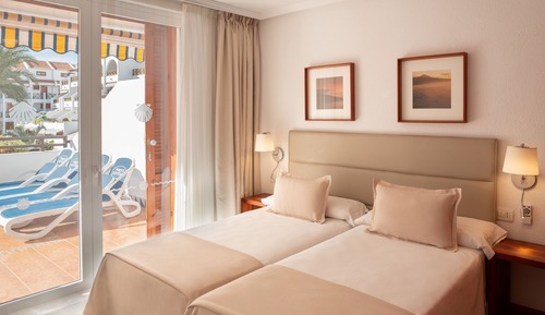 Apartamento superior, 2 habitaciones, terraza, vistas al jardín