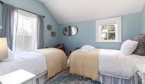 Suite, varias camas, baño privado