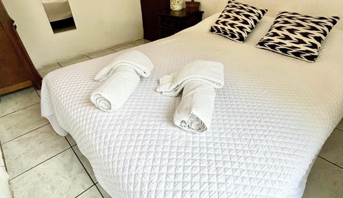 Habitación básica, 1 cama doble, baño privado (ELA 2)