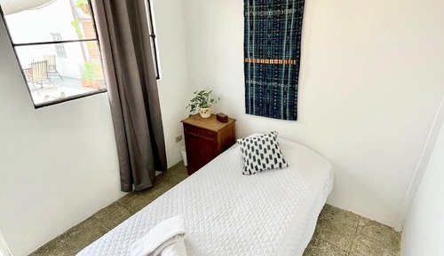 Habitación básica, 1 cama individual, baño compartido (ELA 6)