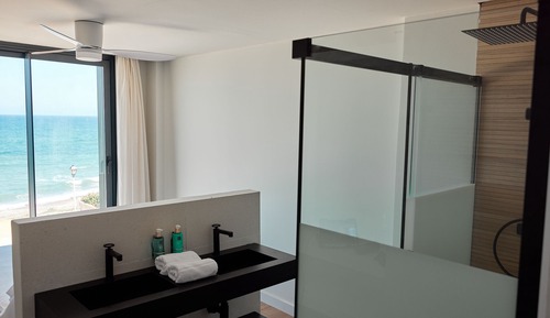 Dúplex frente a la playa, 4 habitaciones, con piscina privada en azotea
