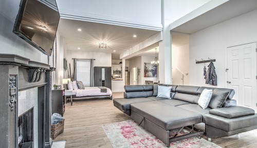 Habitación, 1 cama de matrimonio con sofá cama, cocina, vistas a la ciudad