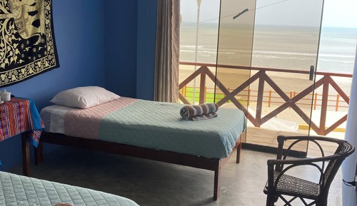 Habitación triple básica, dormitorio mixto, fumadores, vistas al mar