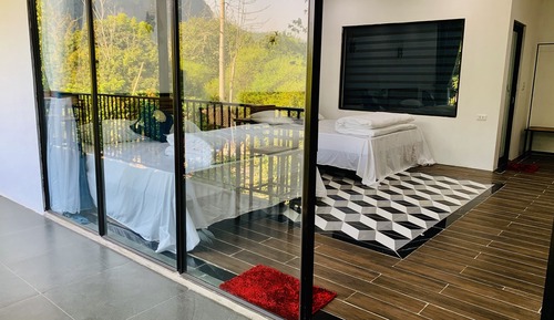 Habitación cuádruple Deluxe, vistas a la montaña