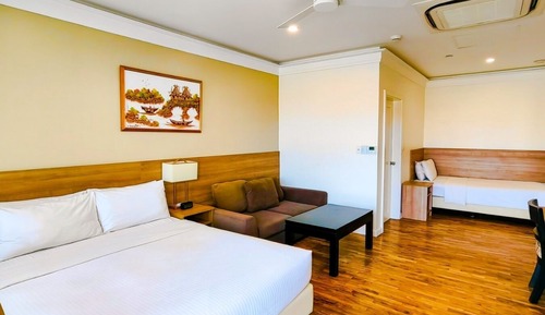 Deluxe With Sofa