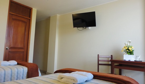 Habitación con 2 camas individuales, vistas a la ciudad