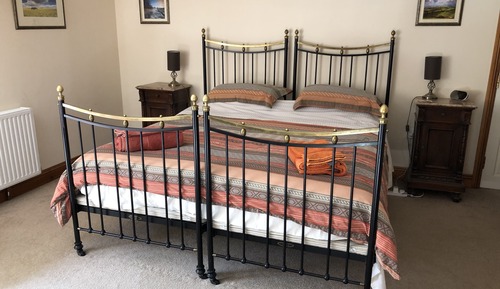 Habitación estándar con 1 cama doble o 2 individuales (First Floor)