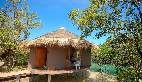 Estudio exclusivo, 1 cama de matrimonio grande, balcón, vistas al canal