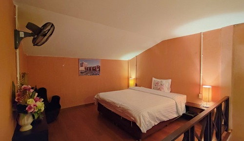 Habitación Deluxe con 2 camas individuales, varias camas, bañera de hidromasaje, entresuelo