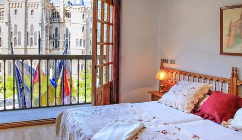 Habitación con 1 cama doble o 2 individuales, vistas a la ciudad