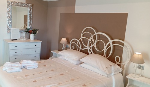 Habitación romántica doble, baño privado, vistas a la montaña