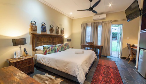 Habitación doble superior, 1 cama de matrimonio grande, en la zona del jardín