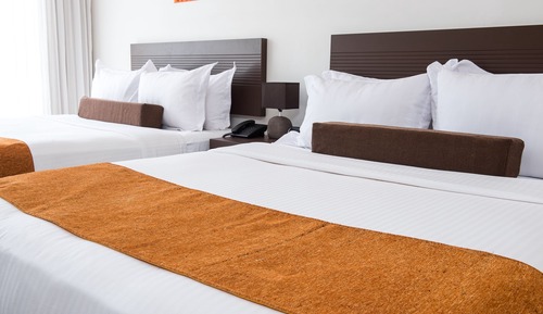 Habitación Confort doble, 2 camas de matrimonio, accesible para personas con discapacidad
