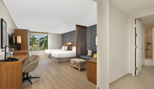 Habitación, accesible para personas con discapacidad, bañera (2 Queen Beds with Sofa Bed)