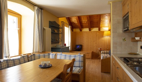Apartamento familiar, 1 cama de matrimonio con sofá cama, balcón, vistas a la montaña