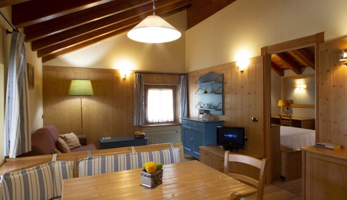 Apartamento familiar, cocina básica, vistas a la montaña
