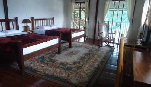 Suite panorámica, 2 camas de matrimonio, vistas al río, sobre el agua