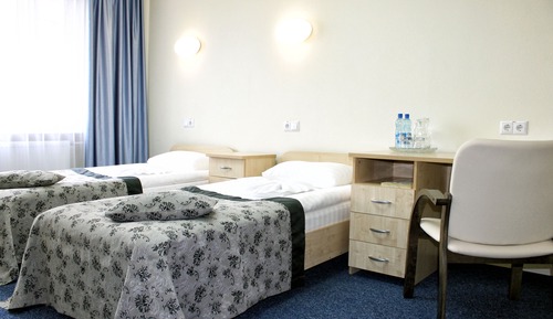 Habitación estándar con 2 camas individuales, accesible para personas con discapacidad