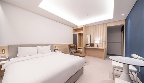 Suite Double [Free Semi Buffet Breakfast (Sun~Thu for 2 PAX / Fri~Sat & Public Holiday for 1 PAX)]