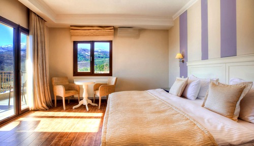 Habitación superior con 1 cama doble o 2 individuales