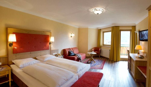 Habitación Confort con 1 cama doble o 2 individuales, balcón