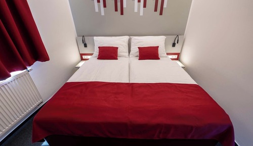 Suite estudio junior, 1 cama de matrimonio con sofá cama, no fumadores, vistas al patio