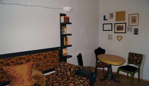 Apartamento de diseño, 1 habitación, balcón, vistas al jardín