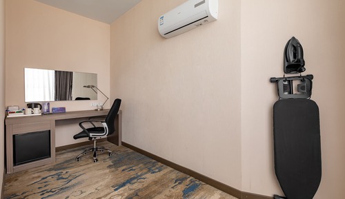 Suite (Coin Building View)