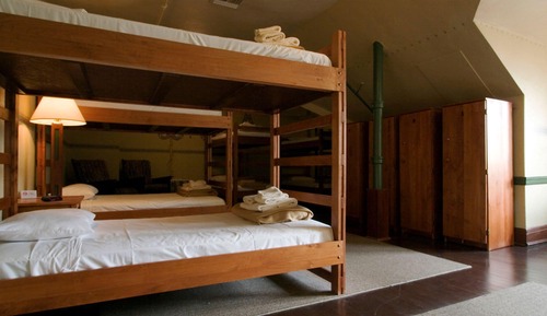 Dormitorio compartido, solo para hombres
