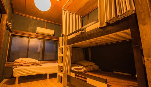 Dormitorio compartido, solo para hombres, vistas a la montaña (1 bed in 3 beds)