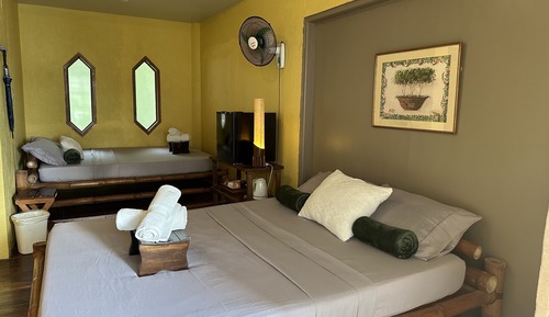 Habitación familiar, vistas parciales al mar